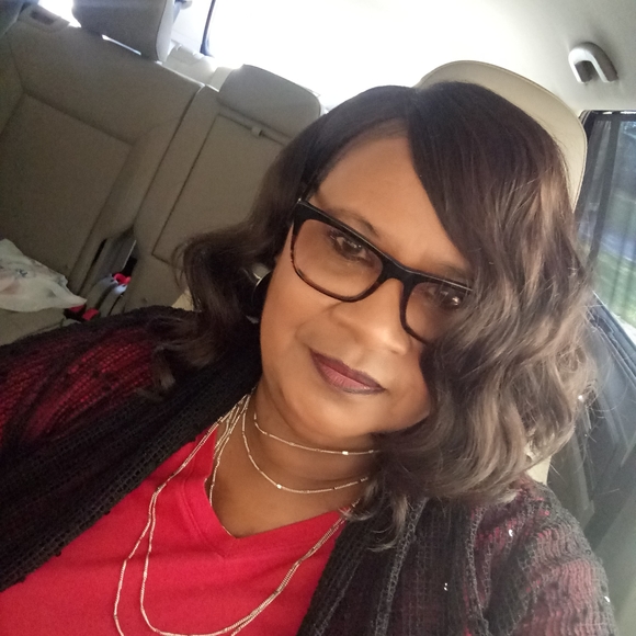 Poshmark profile picture for @expectation